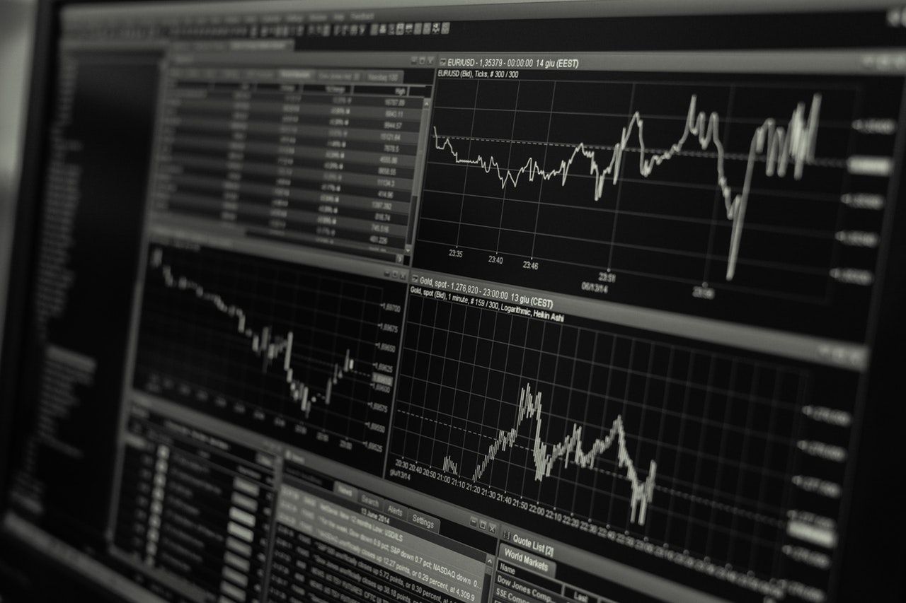 The Similarities and Differences Between Bitcoin and Forex Trading